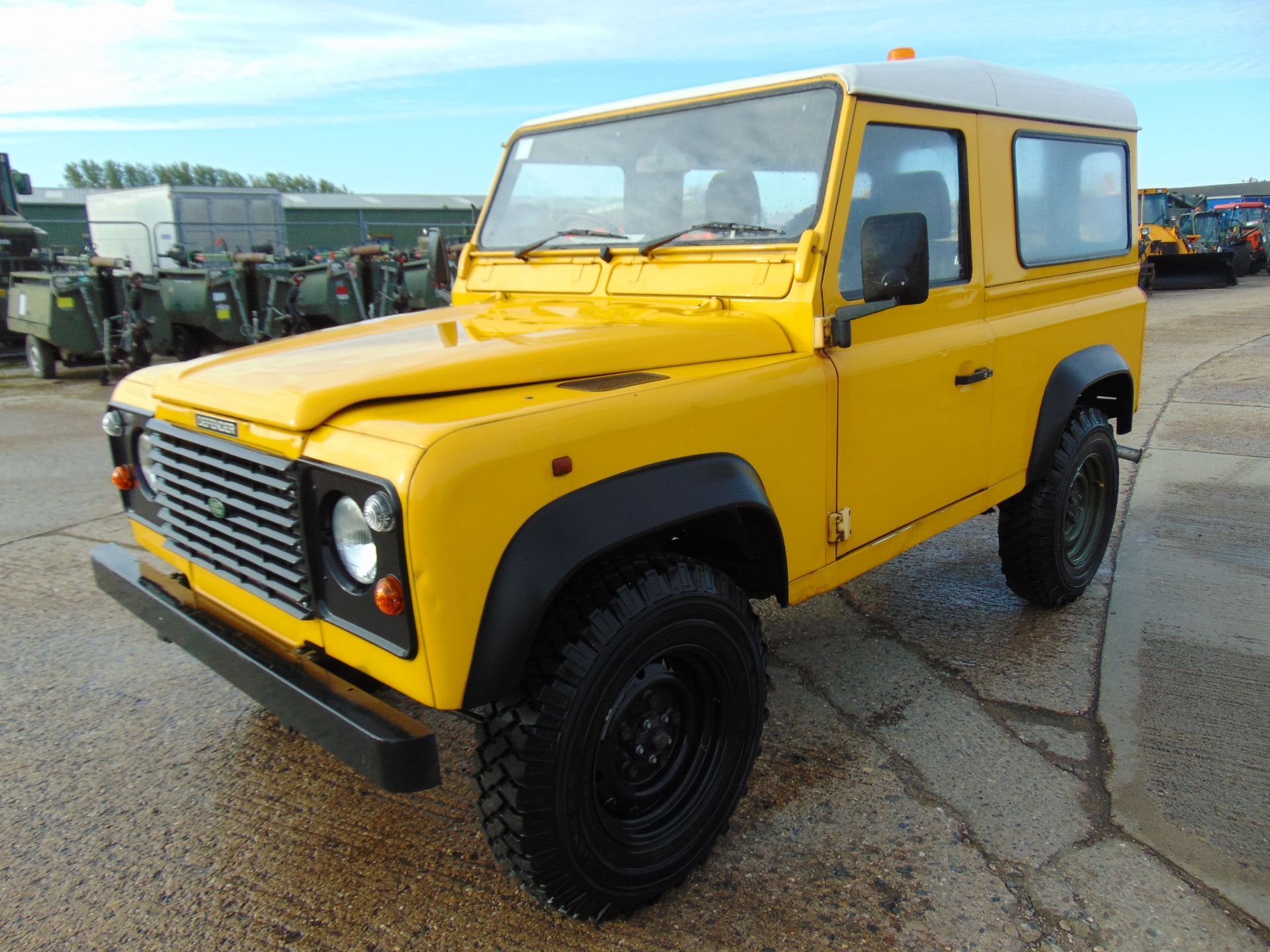 Land Rover Defender 90 300TDi Hard Top - Image 3 of 19