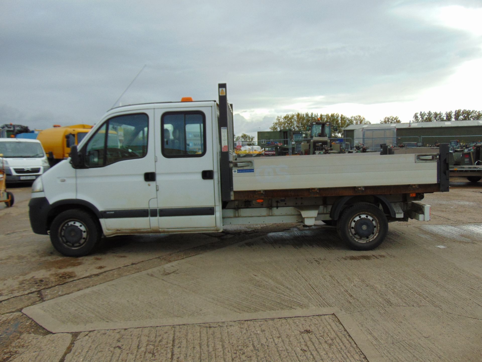 Vauxhall Movano 3500 2.5 CDTi MWB Crew Cab Flat Bed Tipper - Image 5 of 16