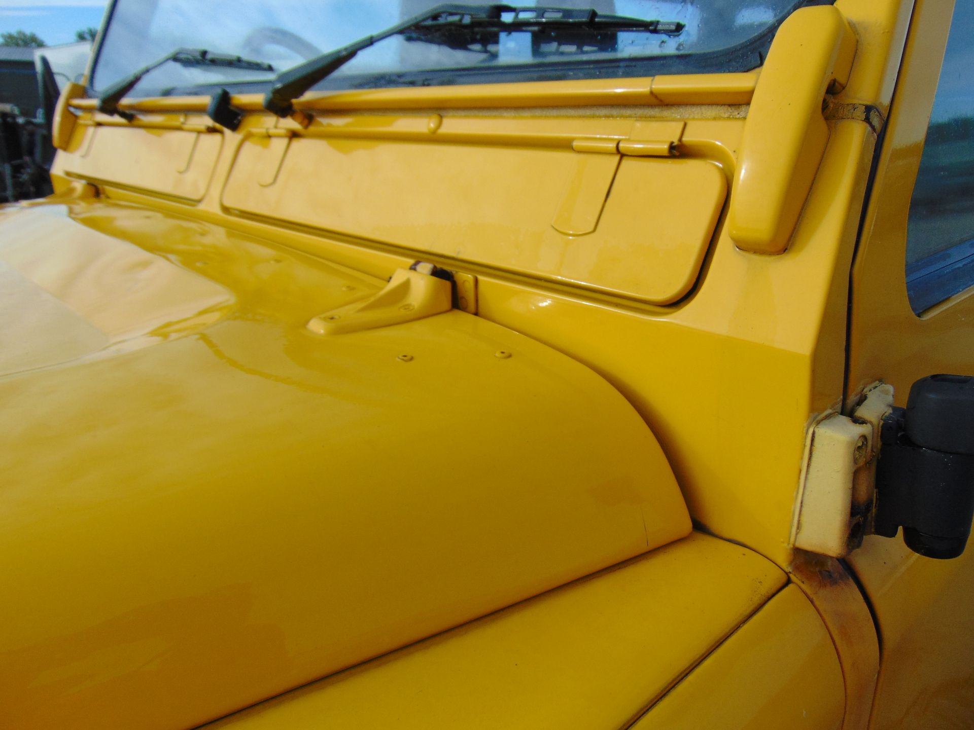 Land Rover Defender 90 300TDi Hard Top - Image 16 of 19