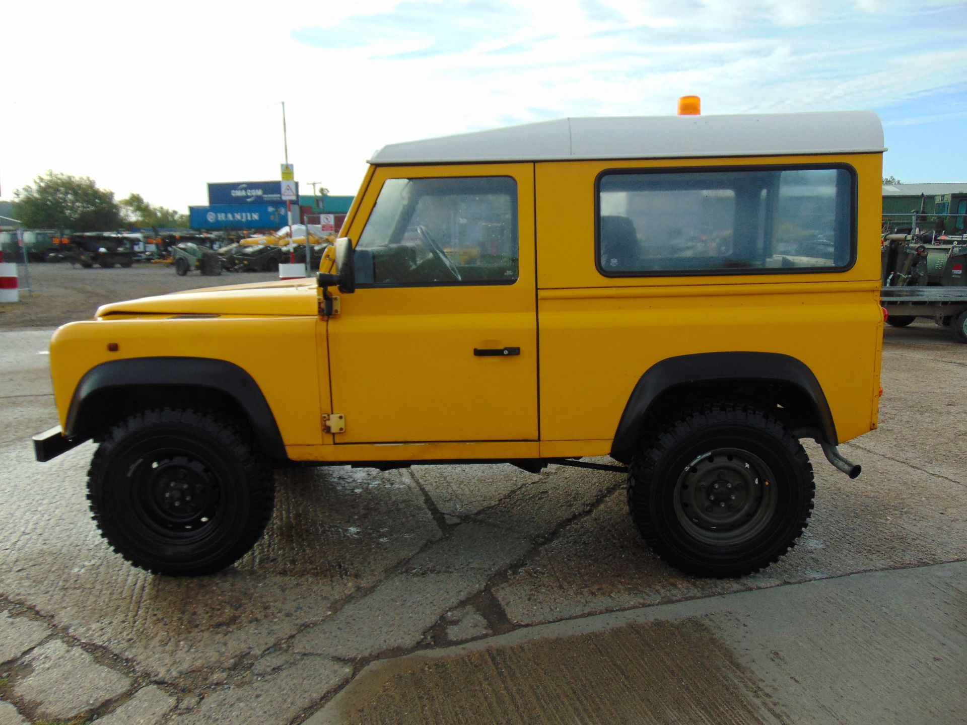 Land Rover Defender 90 300TDi Hard Top - Image 4 of 19