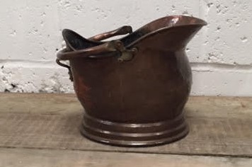 A Victorian copper coal helmet with swing and side handle on a stepped circular foot - Bild 2 aus 2