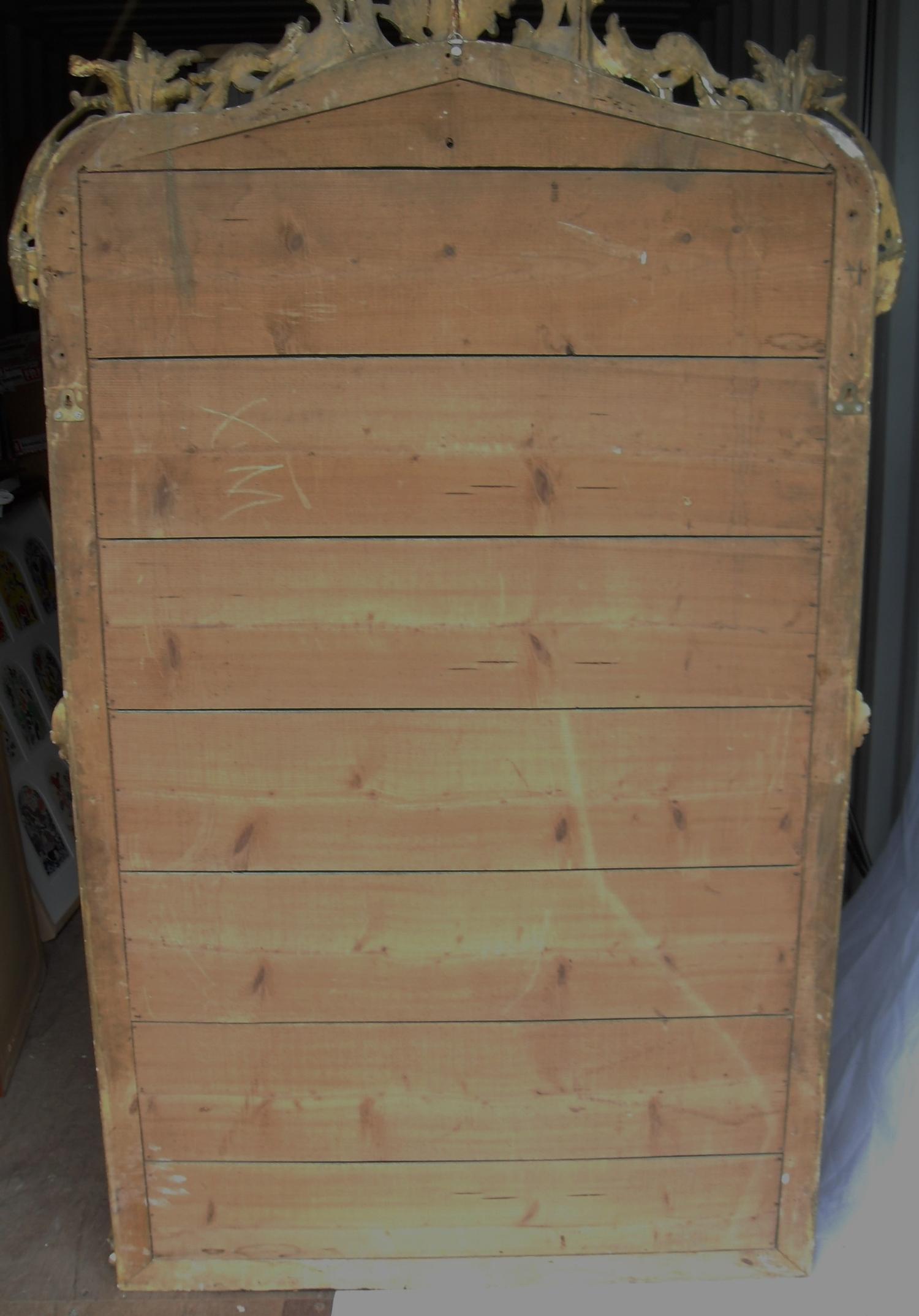 A 19th century gilt-framed console or overmantle mirror with profusely carved cornice depicting ' - Bild 3 aus 4