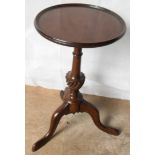 A George IV mahogany wine table with circular top, carved support on tripod base, 16 cm diameter