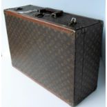 A vintage Louis Vuitton hard-sided Brevete suitcase in monogram canvas. The suitcase composite