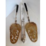 A silver plated cake knife and a pair of ornate fret-cut Oriental-style plated / gilt servers with