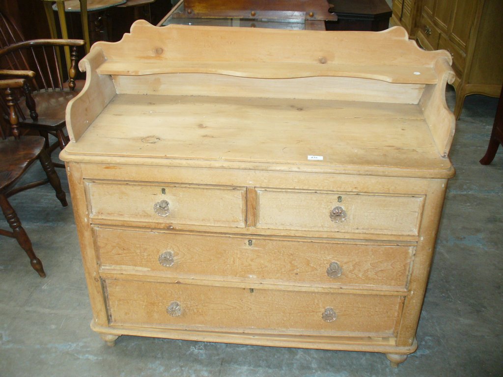 A Victorian pine tray top wash stand with two short and two long drawers with glass knob handles.