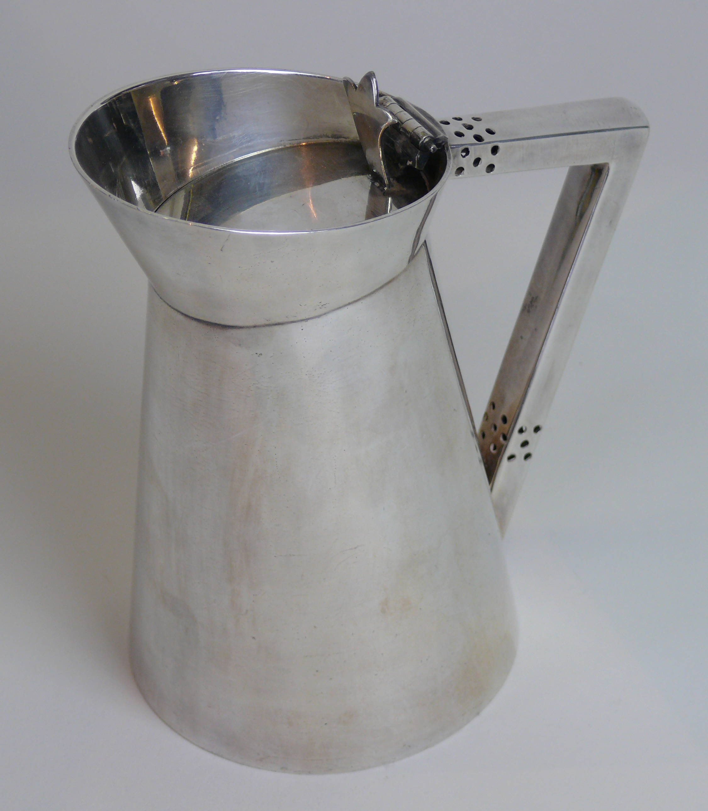 A Walker & Hall Art Deco silver-plated hot water jug With angular side handle,