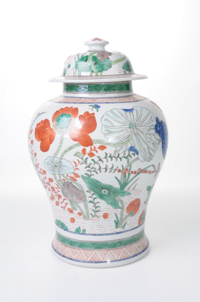 A Chinese Kangxi style wucai glazed jar