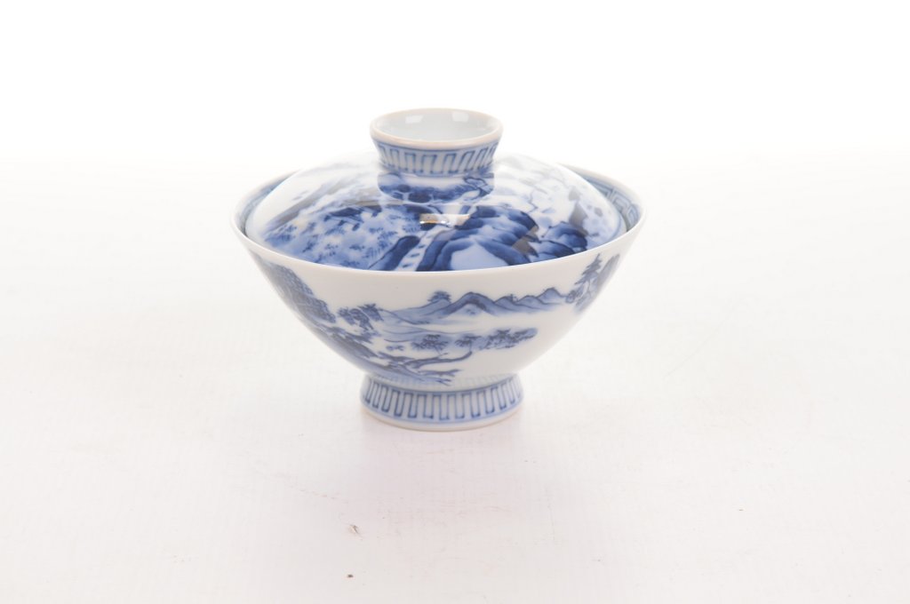 A Chinese blue and white porcelain lidde