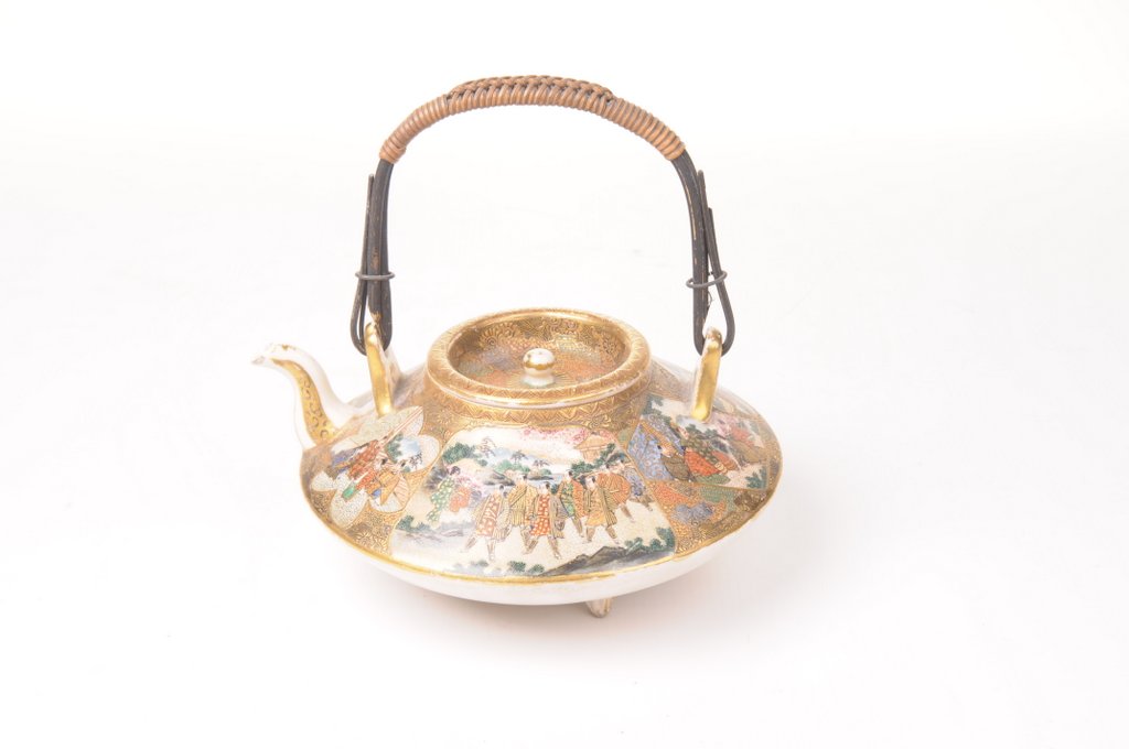 A Japanese satsuma teapot, Meiji Period