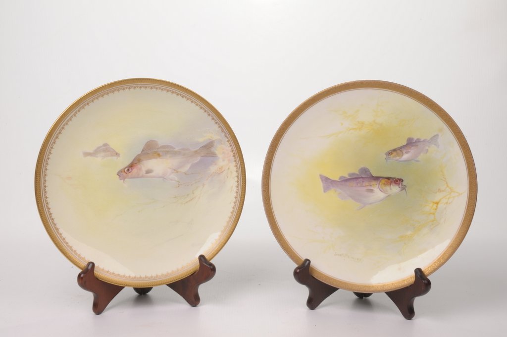 A pair of Royal Doulton cabinet 'Fish' p