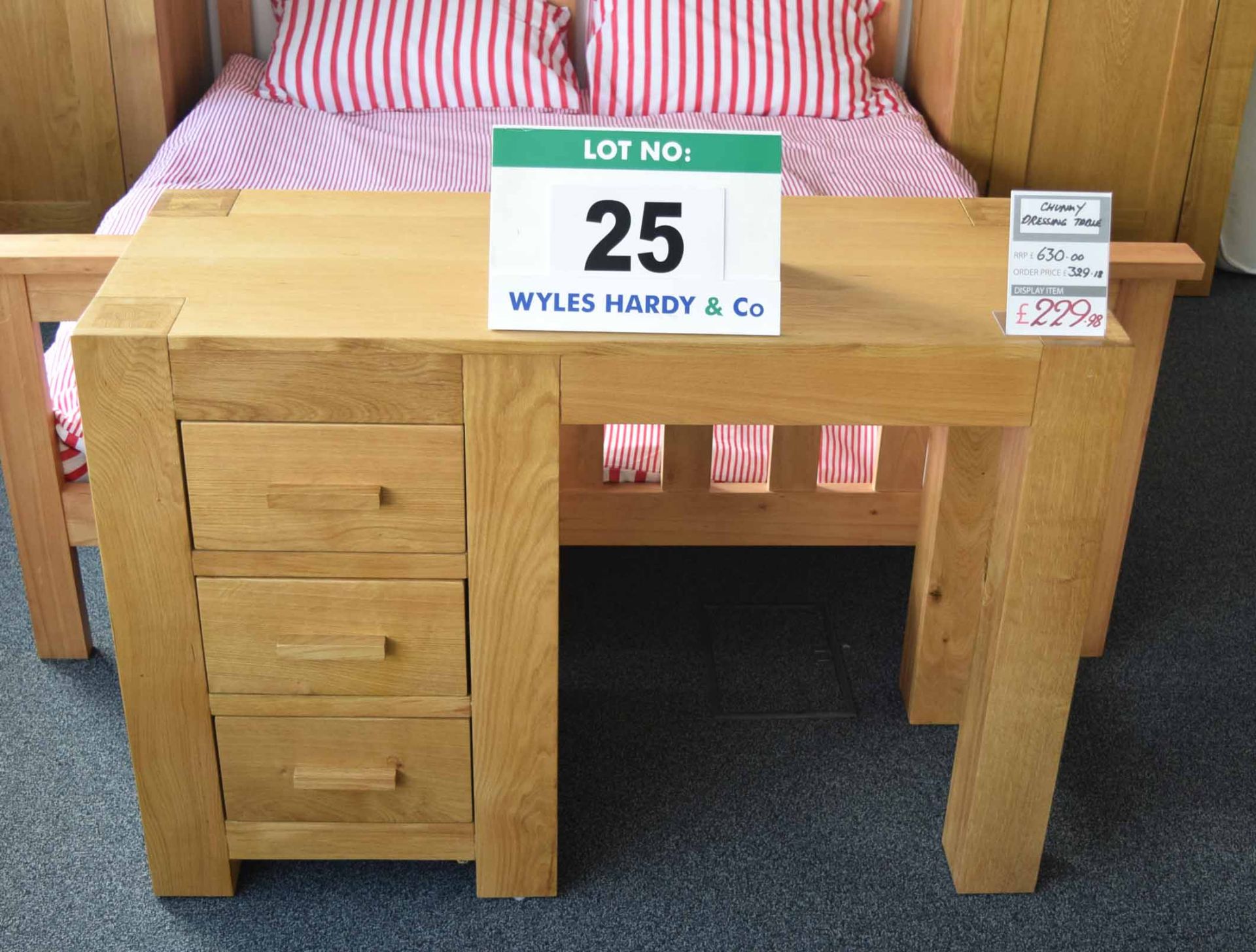 A CHUNKY 3-Drawer Solid Oak Dressing Table