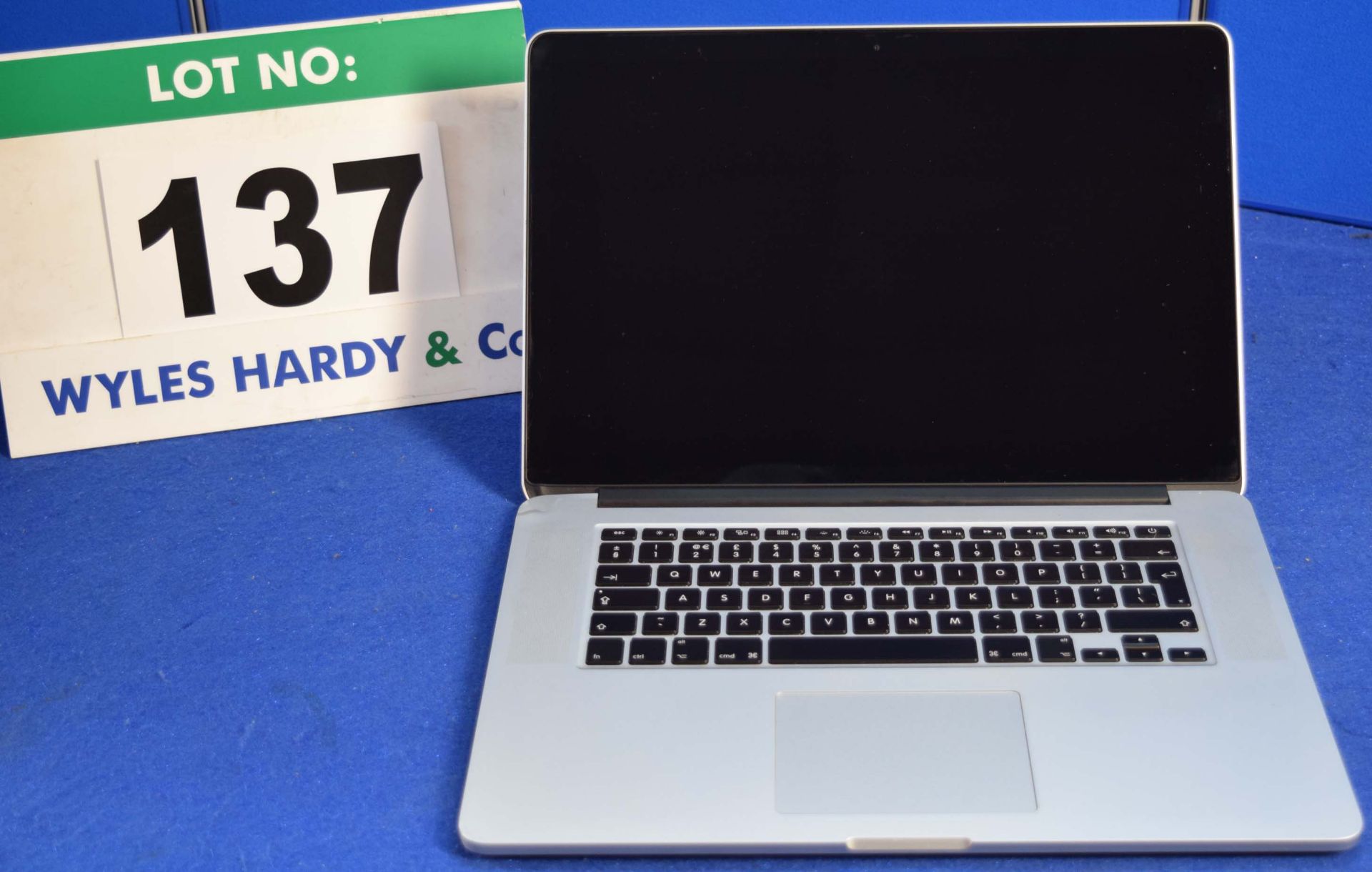 APPLE MacBook Pro Retina 15" 10.1 Intel Dual Core i7 2.3GHZ Laptop Computer with 256GB Hard Disc