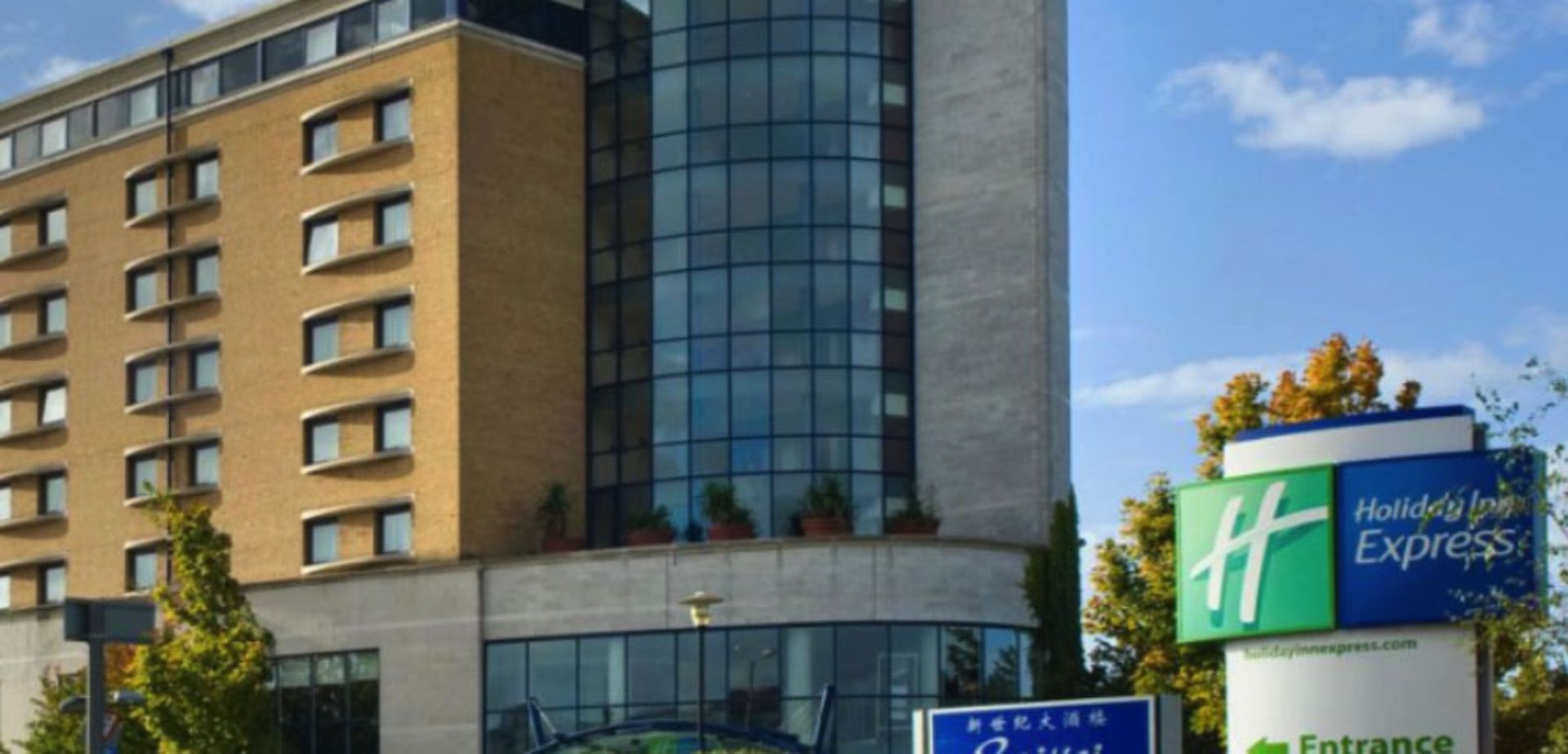 One night in a family room (2 adults & 2 children) in the Holiday Inn Express London Greenwich (