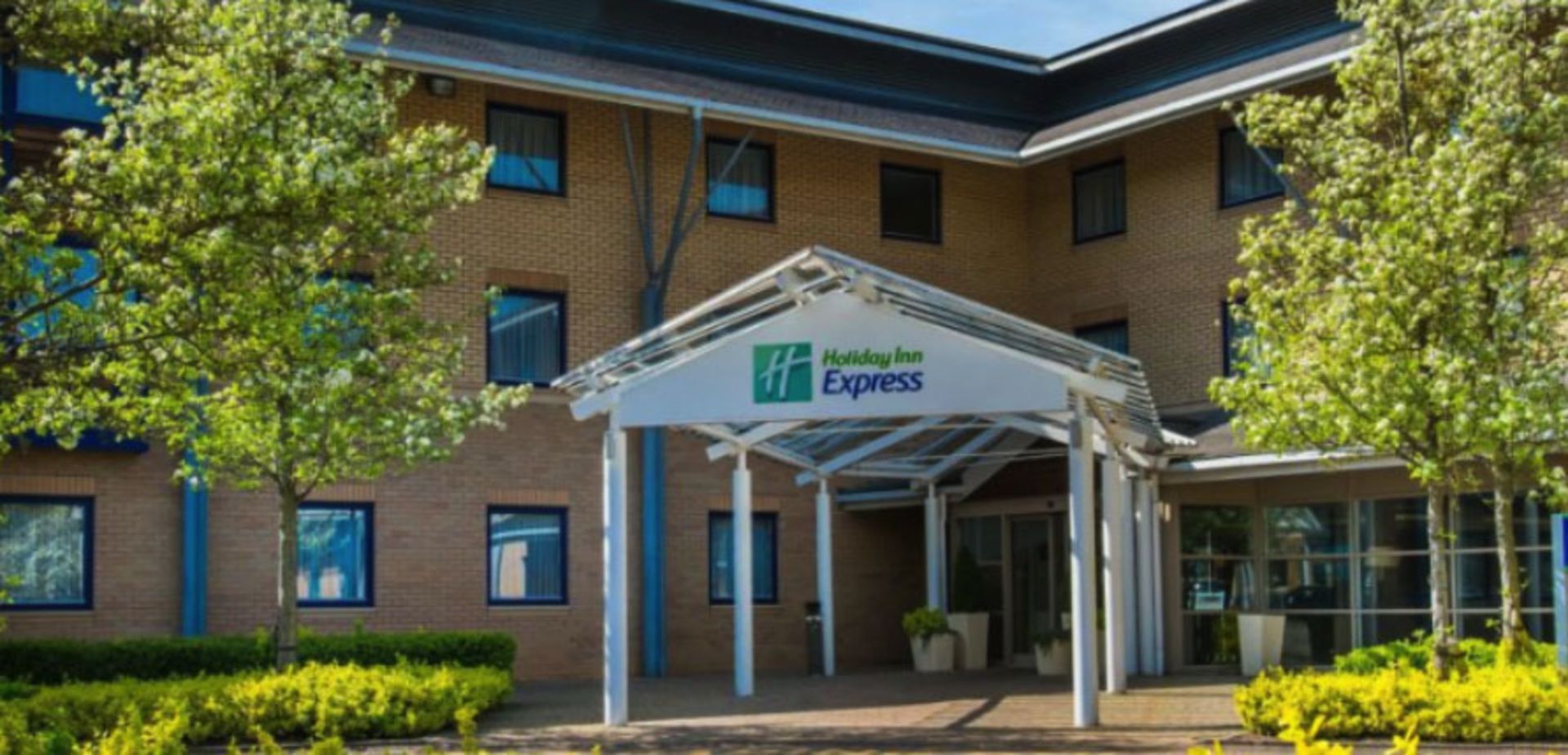 One night in a family room (2 adults and 2 children) in the 3* Holiday Inn Express Milton Keynes.