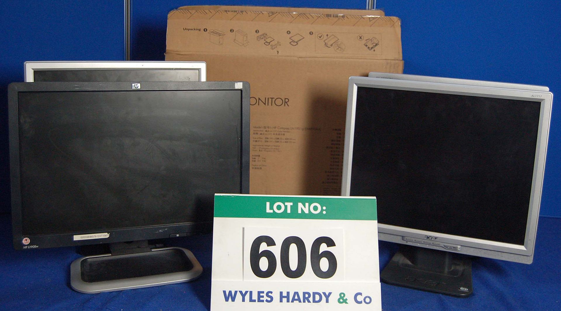 Two HEWLETT PACKARD, Two ACER & An LG 17 inch Flat Screen Displays