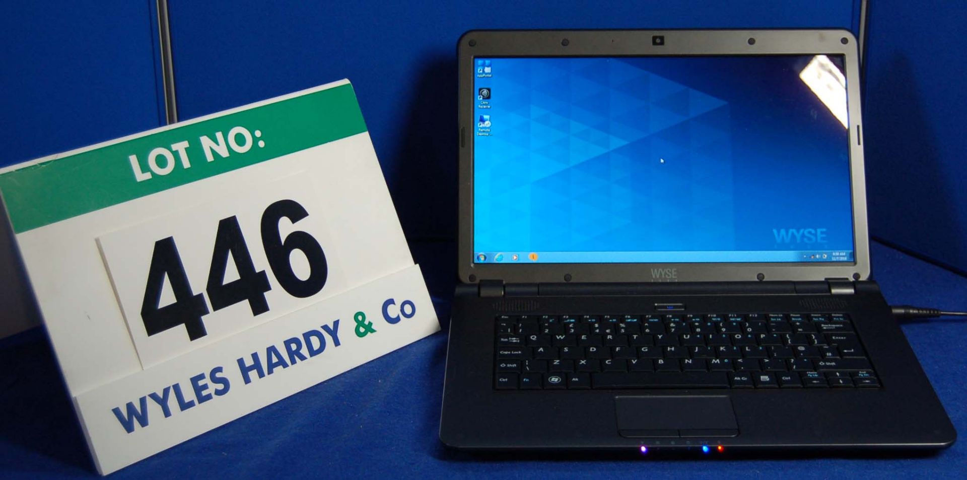 A WYSE X90M7 AMD 1.6Ghz Mobile Thin Client Laptop Personal Computer with 14.9GB Flash Memory