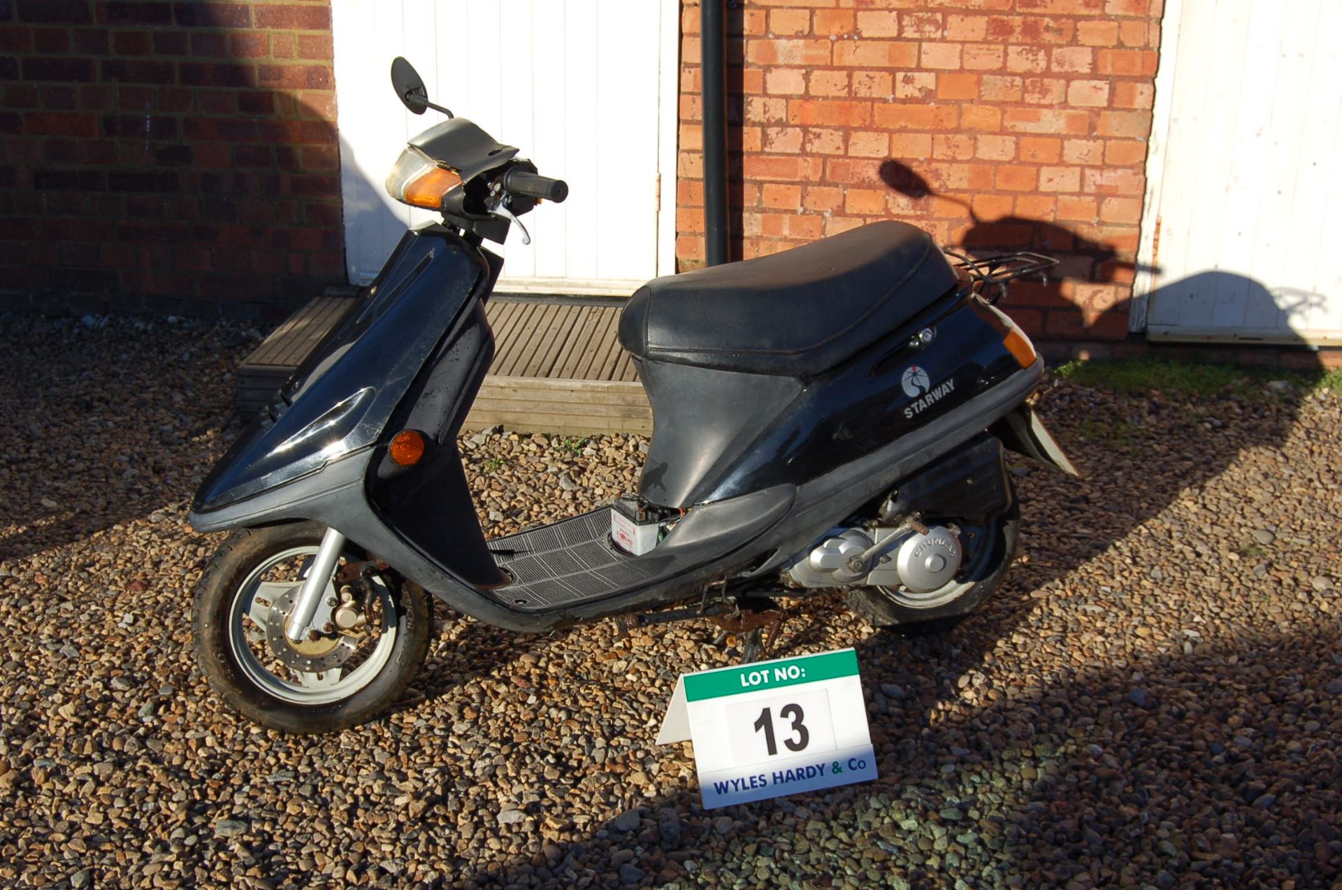 A 2005 CHUNLAN Starway CL50 49cc Step Through Scooter, Registration No:. YK05 FHP, First Registered: