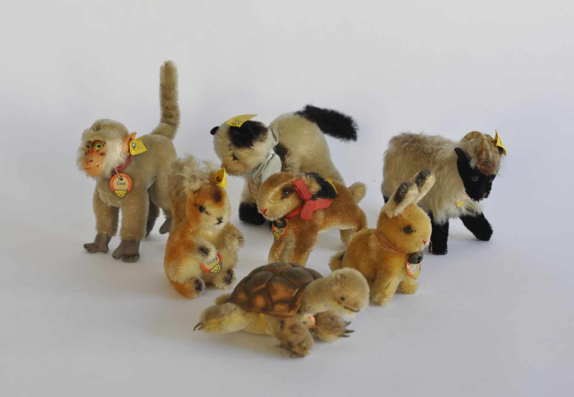 KUSCHELTIERSAMMLUNG, Hersteller Steiff/ Giengen, 1950er/60er-Jahre, meist mit Knopf mit Fahne, sowie