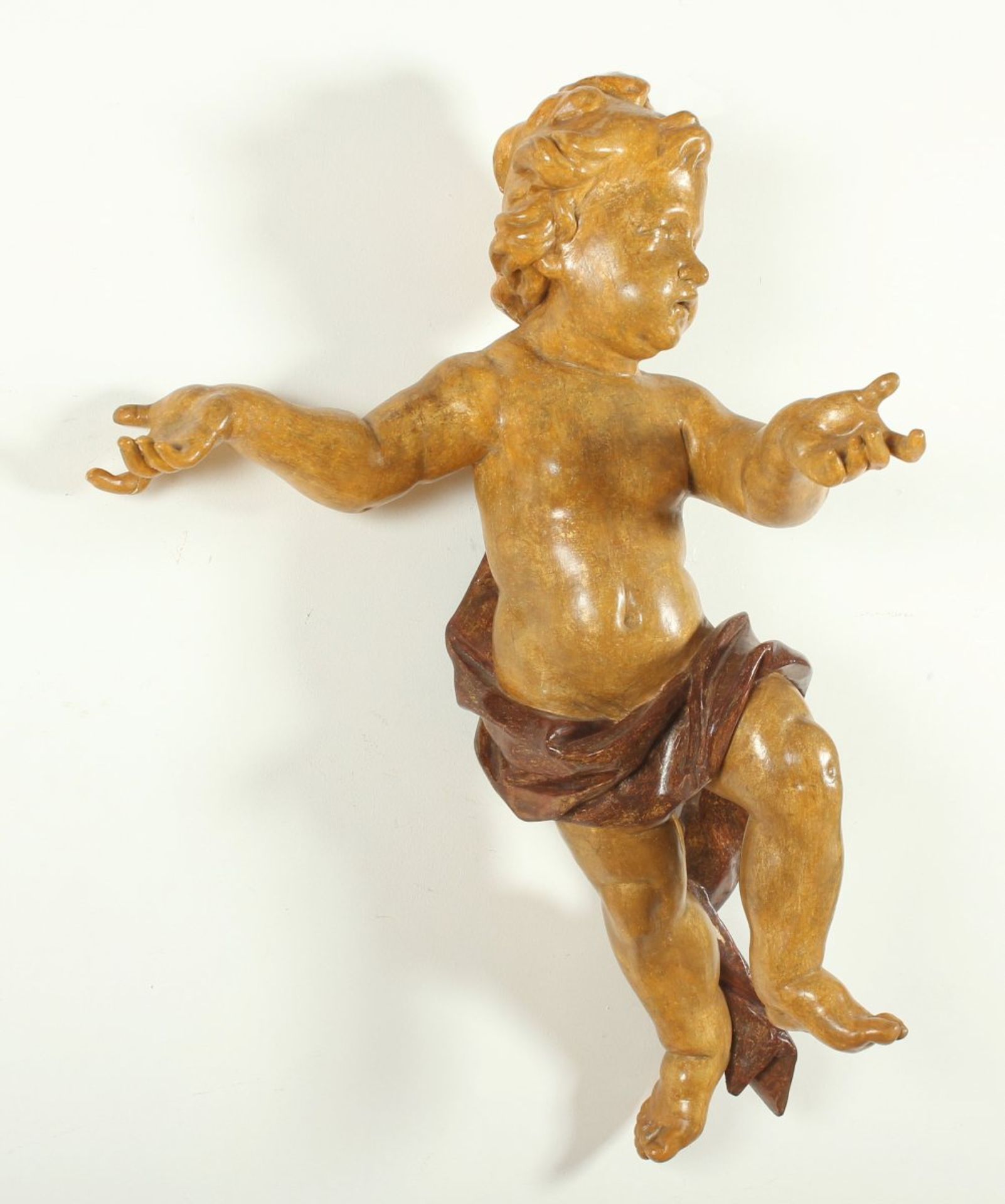 GROSSER PUTTO, Holz, geschnitzt, polychrom gefasst, rest. und erg., L 88, DEUTSCH, 18.Jh.