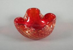 SCHÄLCHEN, farbloses Glas, rot hinterfangen, Goldstaubeinschmelzungen, Dm 10, MURANO, 20.Jh.