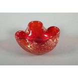 SCHÄLCHEN, farbloses Glas, rot hinterfangen, Goldstaubeinschmelzungen, Dm 10, MURANO, 20.Jh.