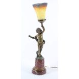 TISCHLAMPE MIT PUTTO, Régule, signiert "Moreau", H 60, einflammig, farbloser, satinierter Glasschirm