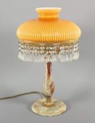 TISCHLAMPE, grüner Onyx, Schirm aus Milchglas, H 52, wohl ITALIEN, 2.H.20.Jh.