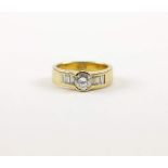 BRILLANTRING, 750/ooo Gelbgold, besetzt mit einem Brillantsolitär von ca. 0,53 ct., w - si sowie