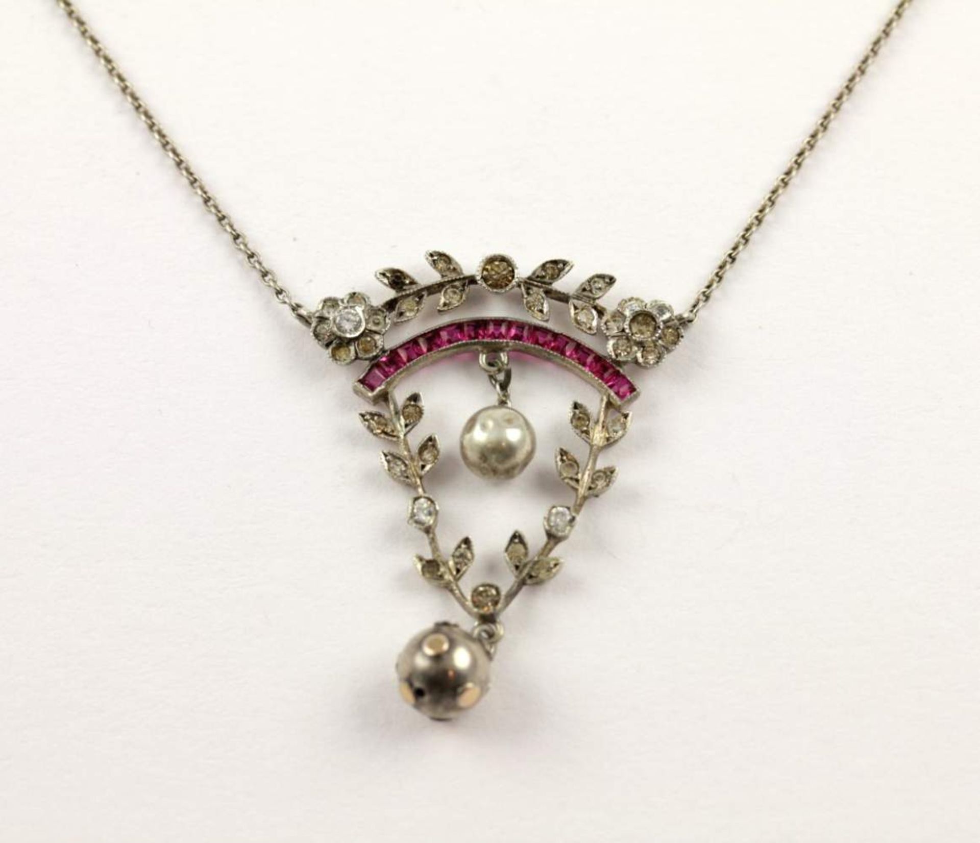 COLLIER, Silber, besetzt mit farblosem Strass und Rubinsimili, L 41, um 1900