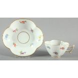 MOCCATASSE AUF UNTERTASSE, polychrom bemalt, Streublümchendekor, Goldrand, Tasse/H 4,2, MEISSEN, vor