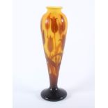 JUGENDSTIL-VASE, farbloses Glas, satiniert, gelb hinterfangen, brauner Überfang, geätztes