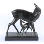 BUTZKE, Bernhard, "Reh mit Kitz", Bronze, patiniert, auf dem Stand signiert, Marmorsockel, H 44 (