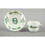 MOCCATASSE AUF UNTERTASSE, Dekor reicher Drache, grün, Goldstaffage und -rand, Tasse/H 5, MEISSEN,