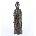 DAOISTISCHE GOTTHEIT, Bronze, auf einem Wolkenberg stehende Darstellung mit weitem Gewand und Kappe,