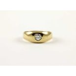 HERRENRING, 750/ooo Gelbgold, besetzt mit einem Brillantsolitär von ca. 0,25 ct., RG 60, 7,6g