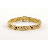 DAMENARMBAND, 585/ooo Gelbgold, besetzt mit zwei kleinen Safiren und drei Diamanten, L ca. 18, 20,