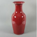 GROSSE VASE, Porzellan, kupferrote "Ochsenblut"-Glasur, H 44,5, CHINA, 20.Jh.