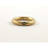 SPANNRING, 750/ooo Roségold, besetzt mit einem cognacfarbenen Brillanten von ca. 0,27 ct., RG 50,