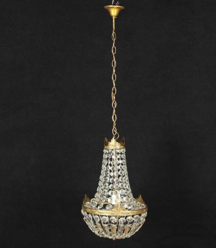 KORBLÜSTER, Messing, geschliffener Glasbehang, L ca. 45, an Kette, 20.Jh.