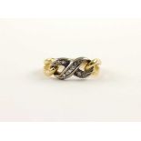 DAMENRING, 750/ooo Gelbgold und Weißgold, besetzt mit Diamanten von zusammen ca. 0,16 ct., RG 60,