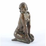 FRIEDRICH-GRONAU, Lore (1905-2002), "Hockender junger Frauenakt", Bronze, H 25, am Boden