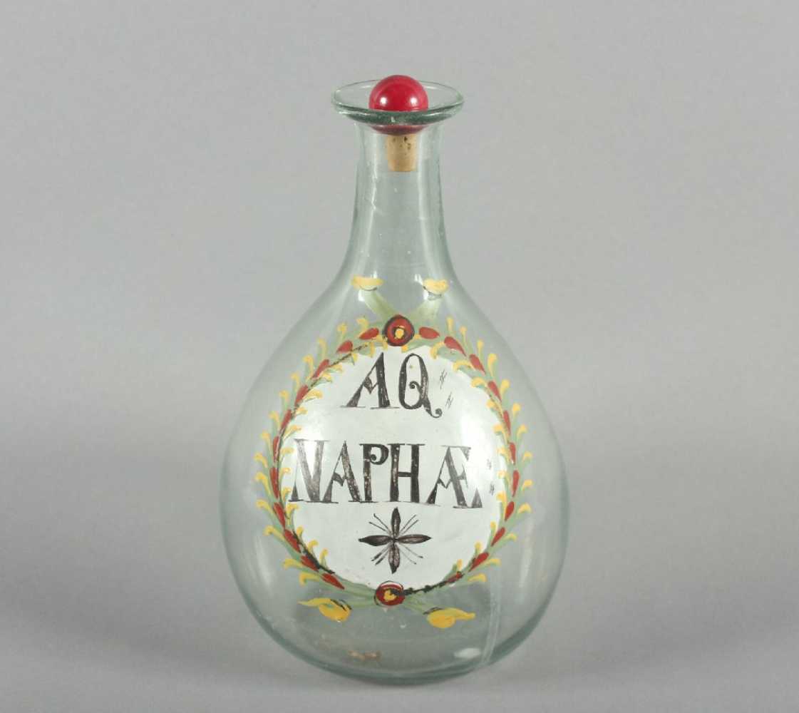 APOTHEKERFLASCHE, grünstichiges Glas, Abriss, polychrome Emailmalerei, H 24, Stöpsel erg.,