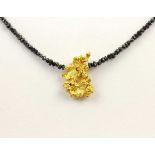 COLLIER, 750/ooo Gelbgold, schwarze Diamanten, mit zentralem Goldnugget 3,39g, L 40,5,