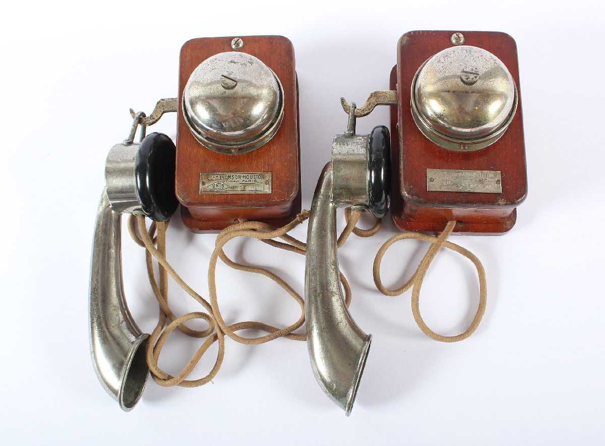 ZWEI ALTE TELEFONE, Holzgehäuse, L ca.21, THOMSON HOUSTON, um 1910