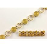 PARURE, 585/ooo Gelbgold, bestehend aus Armband und Brosche, L der Brosche 5,7, L des Armbandes 18,