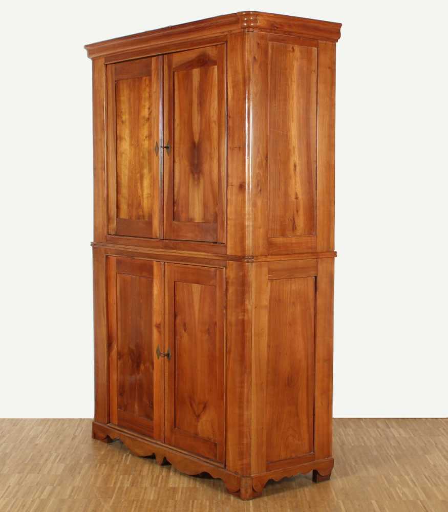 BIEDERMEIER-AUFSATZSCHRANK, Kirschbaum massiv, zweitüriger Korpus, wenige alte Wurmgänge, rest. - Image 2 of 4