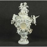 SELTENE GROSSE PRUNKVASE, H 84, besch. und rest., Entwurf J.J. KAENDLER um 1741/42, MEISSEN, 1818-