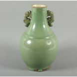 VASE, brauner Scherben mit craquelierter Seladonglasur, H 22,5, min.besch, CHINA, wohl Longquan,