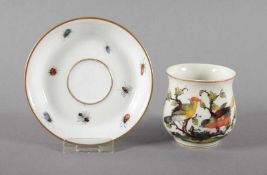 MOCCATASSE MIT UNTERTASSE, polychrom bemalt, Vogel- und Insektendekor, Goldstaffage und -rand,